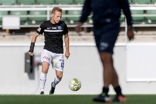Falkenbergs Tobias Englund före fotbollsmatchen i