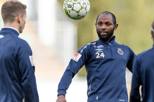 Gefles René Makondele Muzola före fotbollsmatchen i