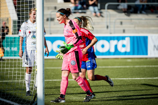 Rosengårds målvakt Erin McLeod deppar