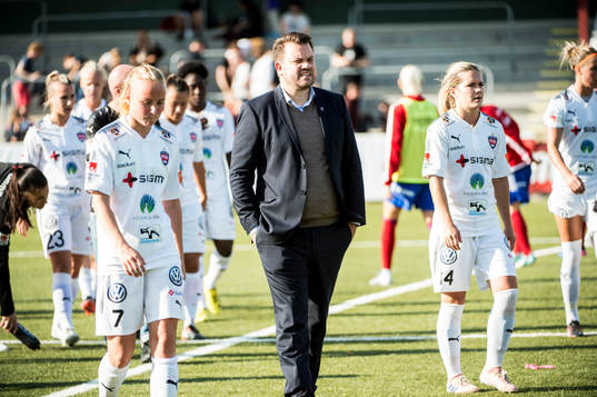 Rosengårds tränare Jack Majgaard Jensen deppar med