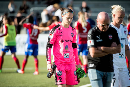 Rosengårds målvakt Erin McLeod deppar