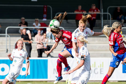 Rosengårds Glodis Perla Viggosdottir och Caroline Seger