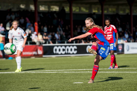 Vittsjös Linda Sällström sätter 2-2 på straff