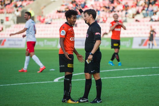 Senai Eyob Hagos of Åsane discuss with the referee Per