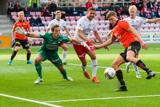 Goalkeeper Håvar Grøntvedt Jensen, Mislav Leko of