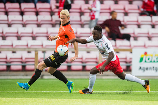 Geir André Herren of Åsane and Razak Nuhu of Fredrikstad