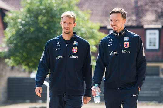 André Hansen and Ole Kristian Selnæs arrives at a press