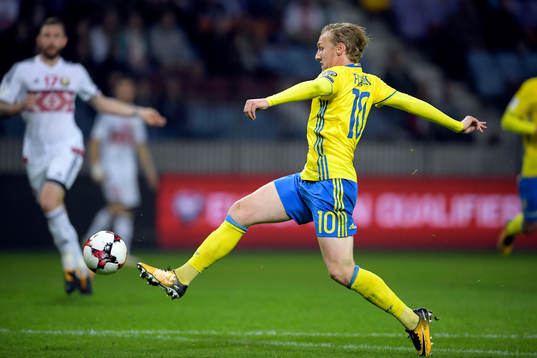 Sveriges Emil Forsberg gör 0-1