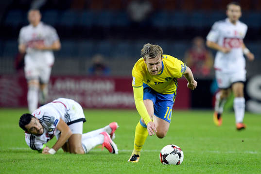 Belarus Yegor Filipenko ser Sveriges Emil Forsberg  springa