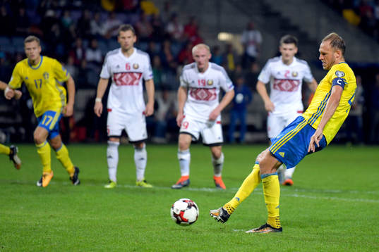 Sveriges Andreas Granqvist gör 0-4 på straff