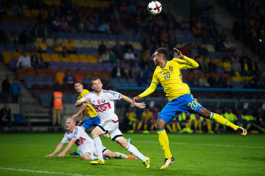 Belarus Aleksandr Sachivko och Sveriges Isaac Kiese Thelin