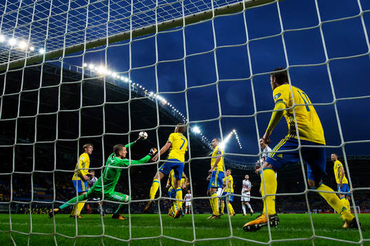 Sveriges Emil Forsberg, målvakt Robin Olsen, Sebastian