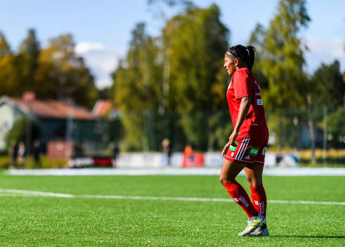 Piteås Madelen Janogy på uppvärmningen