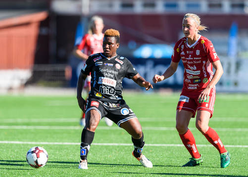 Kristianstads Rita Chikwelu och Piteås Julia Karlenäs