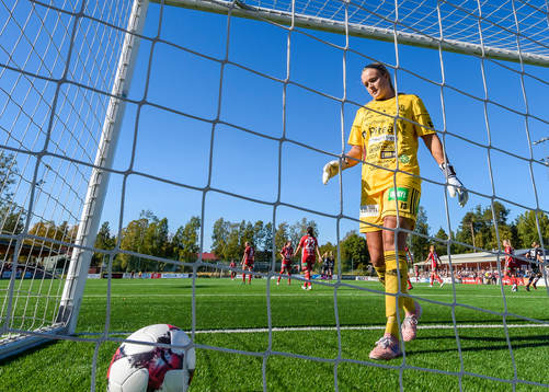 Piteås målvakt Hilda Carlén deppar