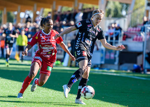 Kristianstads Hanna Sandström jagas av Piteås Madelen