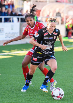 Kristianstads Sif Atladottir och Piteås Madelen Janogy