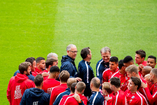 Lars Lagerbäck, head coach of Norway, gathers the Norway