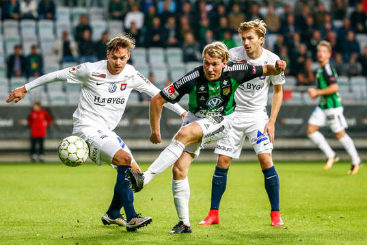 GAIS August Wängberg i en duell mot Örgrytes Danny Ervik