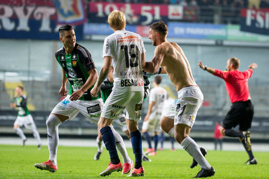 GAIS Alibek Aliev jublar ihop med Luka Mijaljevic