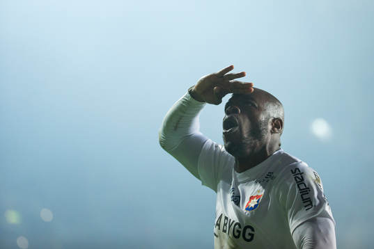 Örgrytes Hakeem Araba jublar