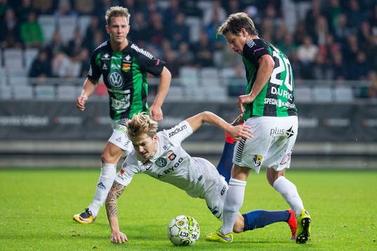 GAIS Dusan Djuric tacklar Örgrytes Andreas Östling