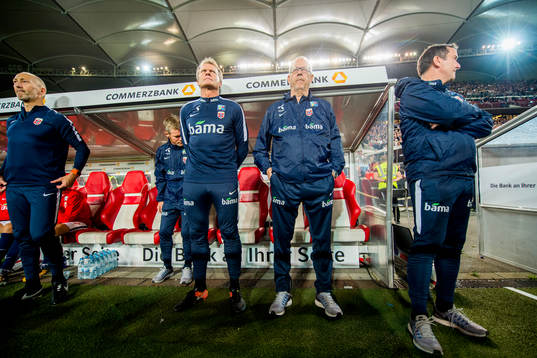 Frode Grodås, goalkeeper coach, Lars Lagerbäck, head