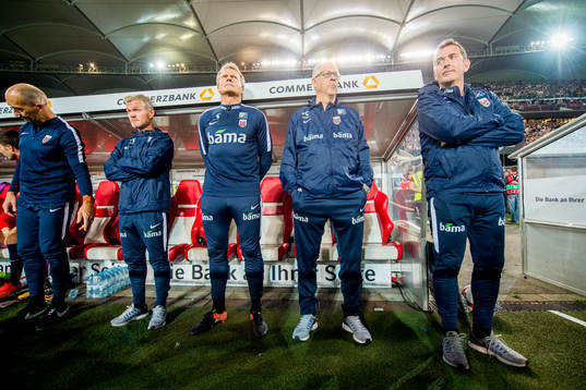 Frode Grodås, goalkeeper coach, Lars Lagerbäck, head