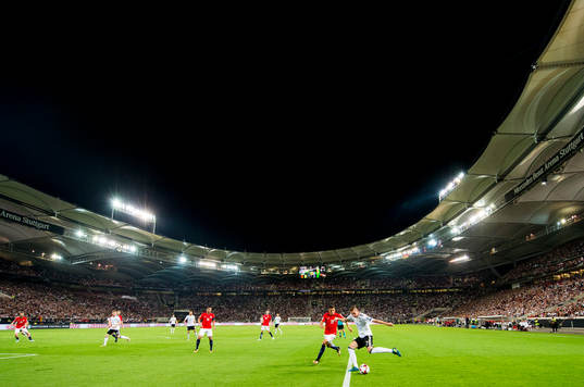 Mohamed Elyounoussi of Norway and Julian Draxler of Germany