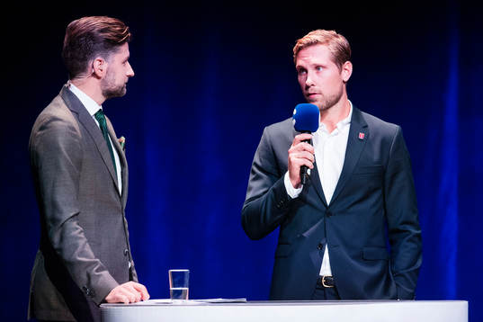 Konferencier Björn Oldéen och Örebros Viktor Ekbom