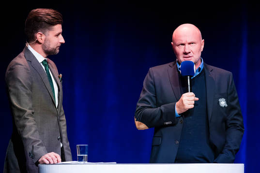 Konferencier Björn Oldéen och Malmö Redhawks