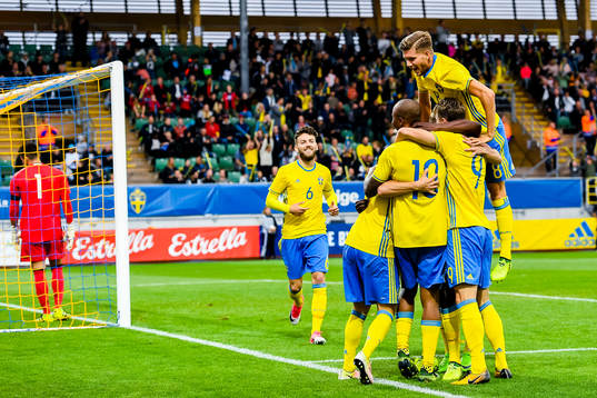 Sveriges spelare jublar