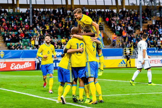 Sveriges spelare jublar