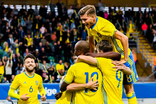 Sveriges spelare jublar