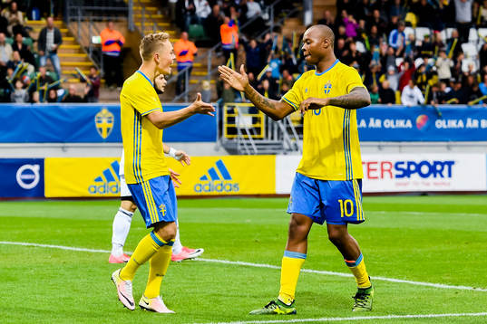 Sveriges Joel Andersson och Carlos Strandberg jublar
