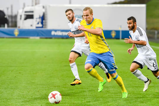 Sveriges Gustav Engvall jagas av Cyperns Marios Andreou och
