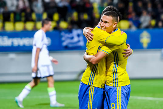 Sveriges Erdal Rakip jublar med Jordan Larsson