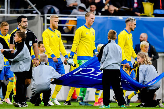 Sveriges målvakt Pontus Dahlberg före fotbollsmatchen i
