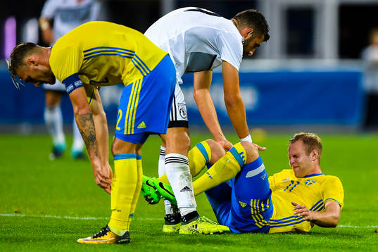 Sveriges Gustav Engvall har ont