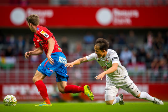 Helsingborgs Adam Eriksson och Dalkurds Yukiya Sugita