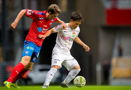 Dalkurds Yukiya Sugita och Helsingborgs Adam Eriksson