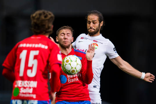 Helsingborgs Darijan Bojanic och Dalkurds Alex De John