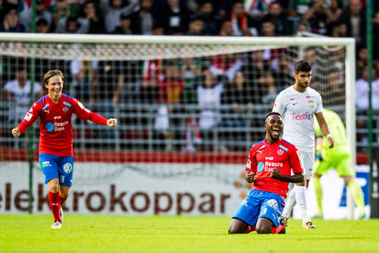 Helsingborgs Max Svensson och Lumala Abdu jublar