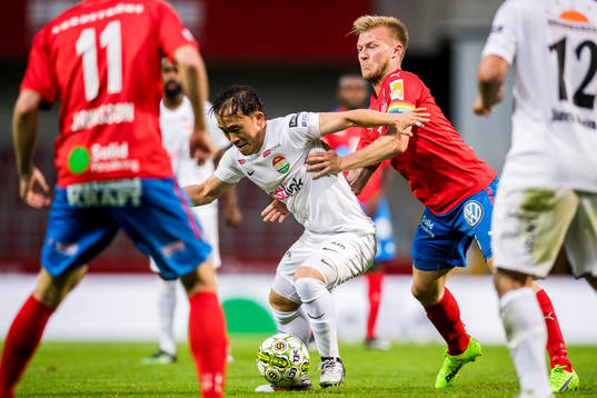 Helsingborgs Andreas Landgren och Dalkurds Yukiya Sugita