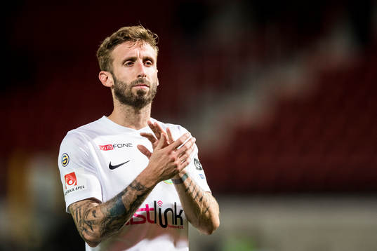 Dalkurds Andrew Michael Stadler tackar publiken
