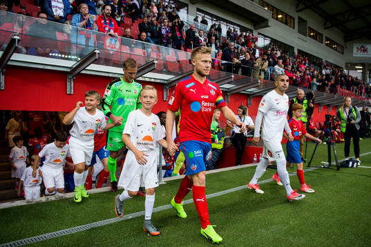 Helsingborgs Andreas Landgren och Dalkurds Rawez Lawan gör