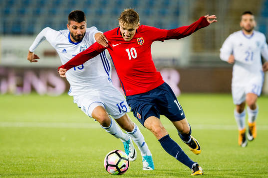 Raz Nahmias of Israel and Martin Ødegaard of Norway