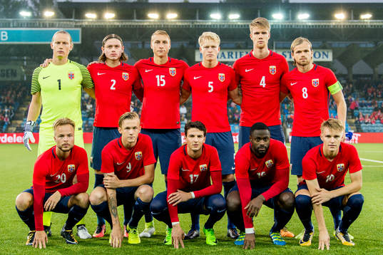 Norway's starting eleven pose for a team photo