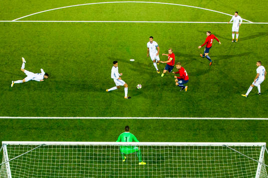 Iver Fossum of Norway with an attempt