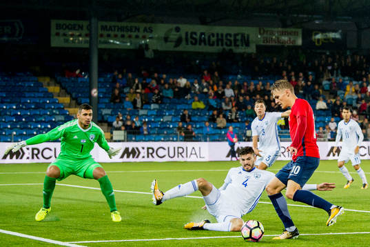 Israel's goalkeeper Sahar Hasson, Sir Bardea and Martin
